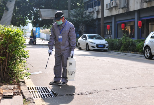 生活垃圾日產(chǎn)日清 不給“四害”滋生制造條件